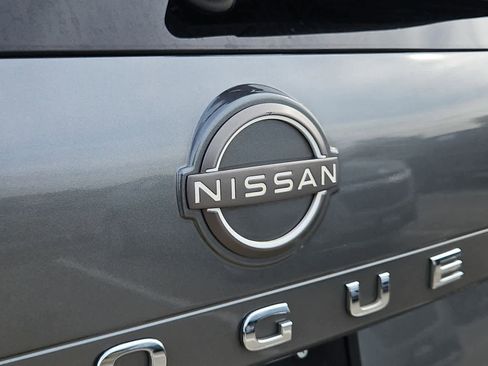 Used 2023 Nissan Rogue S image 11