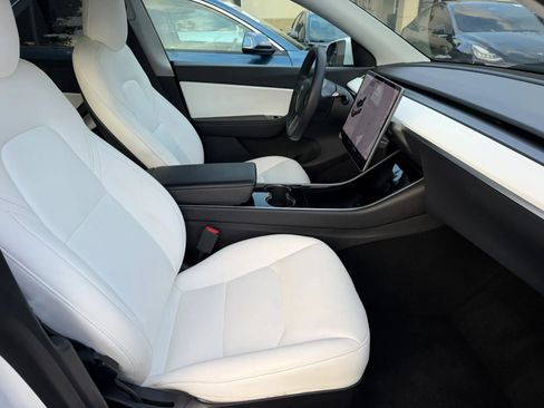 Used 2021 Tesla Model Y Long Range AWD/4WD image 22