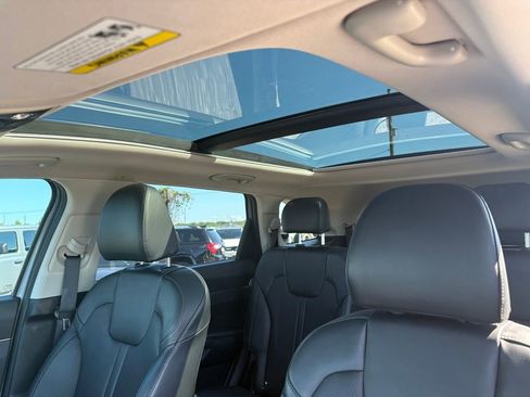 Certified 2024 Kia Sorento EX w/ Panoramic Sunroof Package FWD image 13