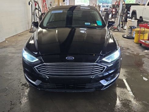 Used 2018 Ford Fusion SE w/ Fusion SE Technology Package FWD image 9