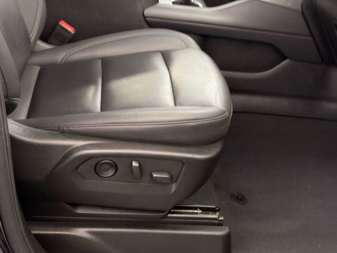 Used 2024 Chevrolet Suburban LT image 13