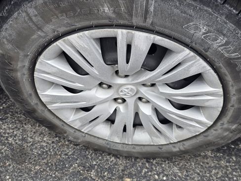 Used 2014 Toyota Camry LE image 10