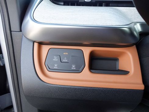 New 2025 Volkswagen ID. Buzz Pro S image 16