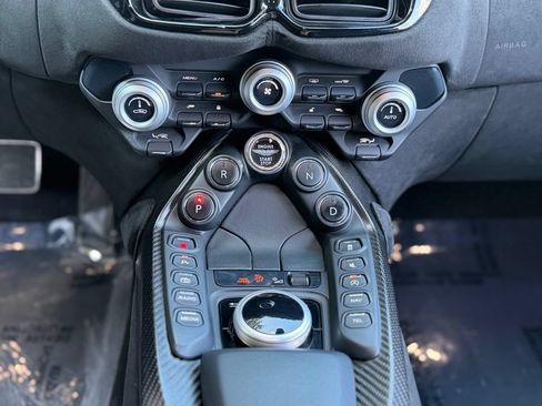 Used 2019 Aston Martin V8 Vantage Coupe RWD image 42