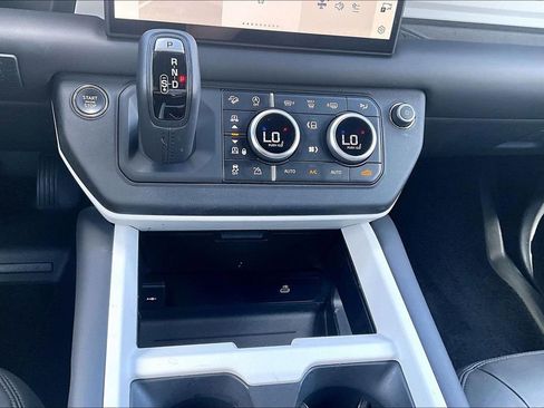 Certified 2025 Land Rover Defender 130 X-Dynamic SE AWD/4WD image 23