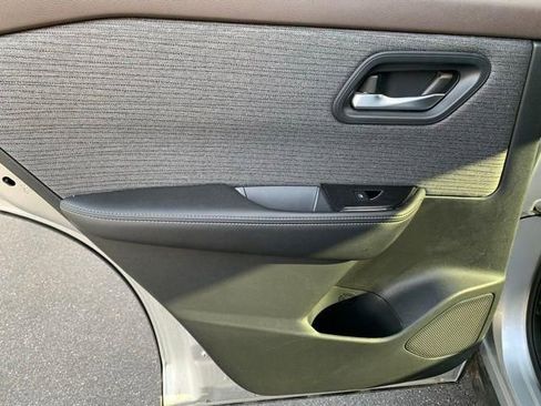 Used 2023 Nissan Rogue SV image 15