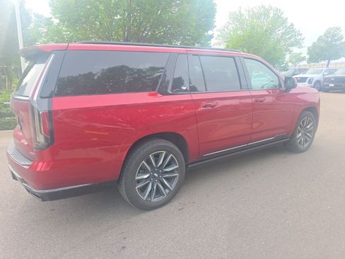 Used 2024 Cadillac Escalade ESV Sport Platinum AWD/4WD image 9
