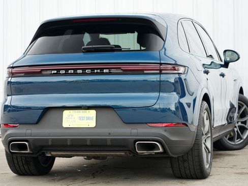 Used 2024 Porsche Cayenne w/ Premium Package image 5