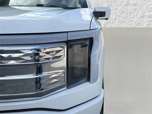 Used 2022 Ford F150 Lightning Platinum image 9