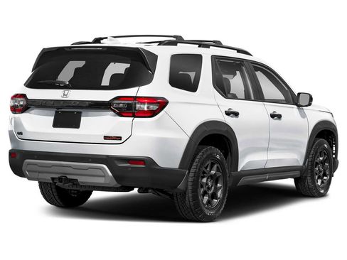 New 2025 Honda Pilot TrailSport image 2