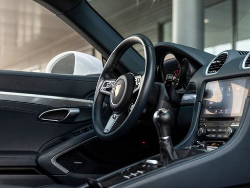 Certified 2024 Porsche 718 Cayman RWD image 39