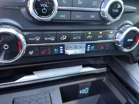 Used 2024 Ford F250 Platinum AWD/4WD image 28