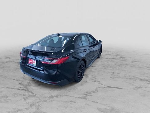 Used 2025 Toyota Camry SE image 10