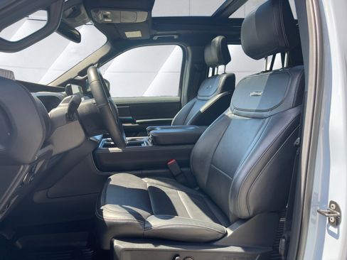 Used 2025 Ford Expedition Platinum w/ Stealth Performance Package AWD/4WD image 10