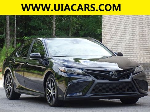 Used 2024 Toyota Camry SE FWD image 4
