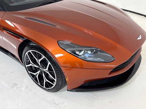 Used 2019 Aston Martin DB11 Volante RWD image 32