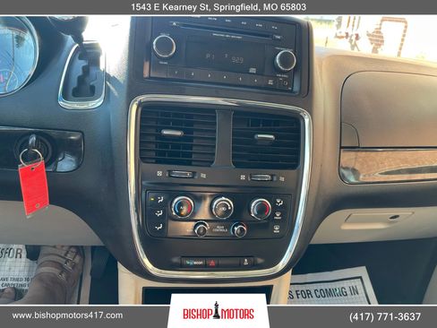Used 2016 Dodge Grand Caravan SXT w/ Rear Park Assist Package FWD image 27