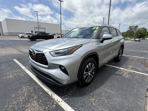 Certified 2024 Toyota Highlander XLE AWD/4WD image 25