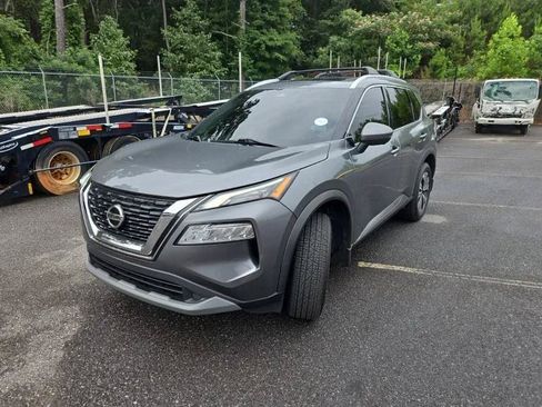Used 2021 Nissan Rogue SV w/ Premium Package FWD image 2