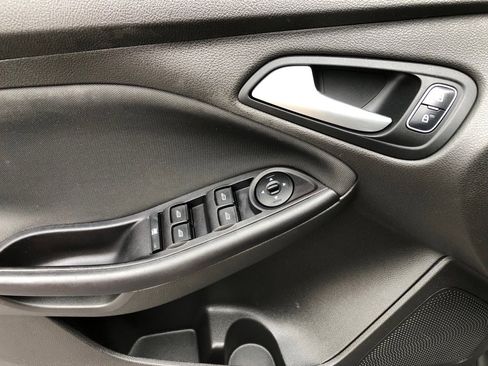 Used 2015 Ford Focus SE FWD image 16