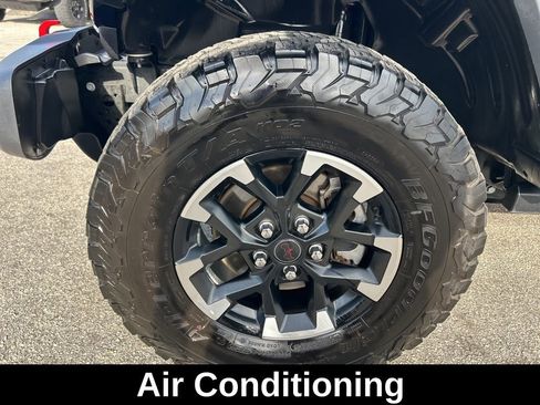 Used 2025 Jeep Wrangler Unlimited Rubicon AWD/4WD image 18