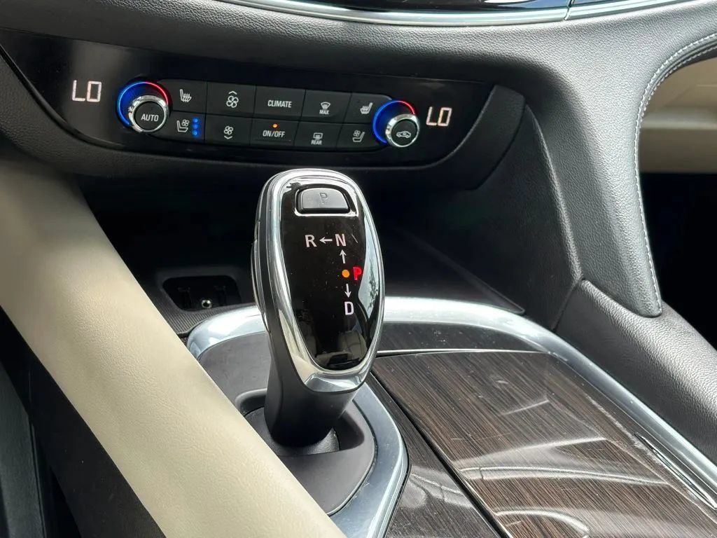 Used 2019 Buick Enclave Premium AWD/4WD image 28