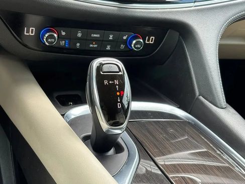 Used 2019 Buick Enclave Premium AWD/4WD image 28