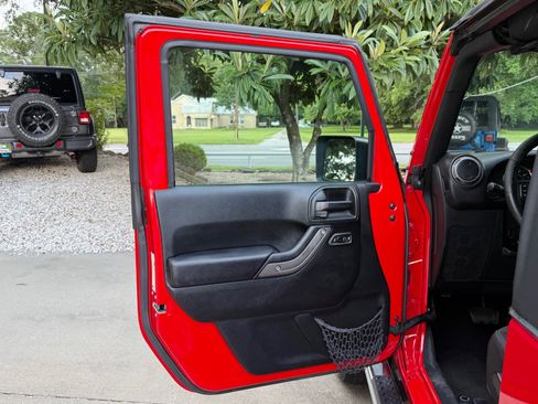 Used 2017 Jeep Wrangler Sport w/ Quick Order Package 24S AWD/4WD image 19