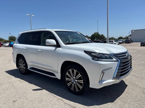 Used 2019 Lexus LX 570 4WD w/ Luxury Package image 3