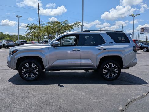 Used 2025 Toyota 4Runner TRD Sport Premium AWD/4WD image 5