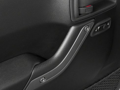 Used 2016 Jeep Wrangler Unlimited Sahara image 21