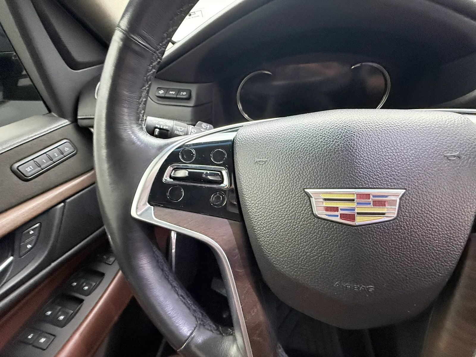 Used 2018 Cadillac Escalade Premium Luxury AWD/4WD image 16