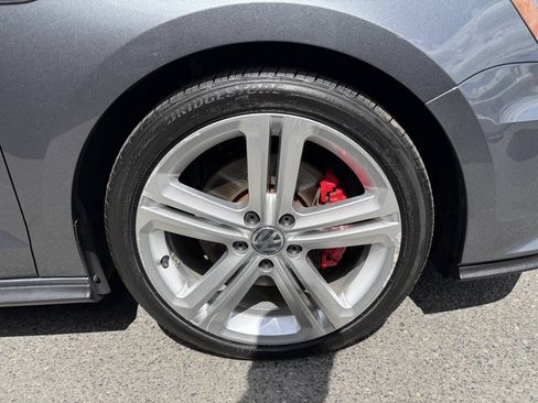 Used 2017 Volkswagen Jetta GLI FWD image 11
