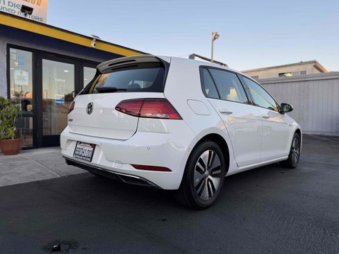 Used 2017 Volkswagen e-Golf SEL Premium w/ Driver Assistance Package image 5