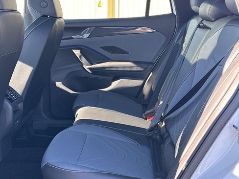 Used 2025 Volkswagen Tiguan SE R-Line image 10