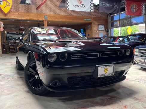 Used 2016 Dodge Challenger SXT RWD image 4