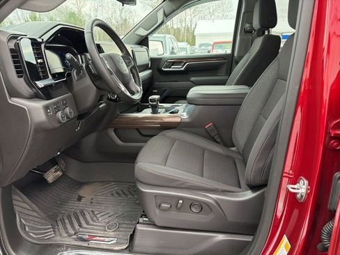 Used 2025 Chevrolet Silverado 1500 LT Trail Boss w/ Convenience Package II image 2