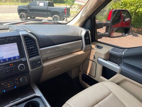 Used 2021 Ford F250 Lariat w/ Lariat Value Package AWD/4WD image 32