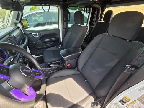 Used 2020 Jeep Gladiator Sport image 10