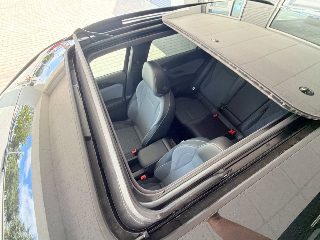 Certified 2026 Volkswagen Tiguan SE R-Line FWD image 36