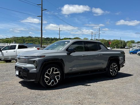 New 2025 Chevrolet Silverado EV RST image 8