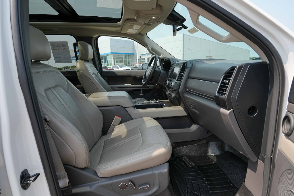 Used 2019 Ford Expedition Limited w/ Equipment Group 302A AWD/4WD image 23