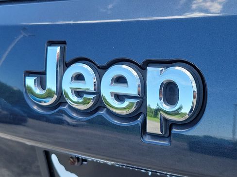 Used 2016 Jeep Grand Cherokee Limited w/ Luxury Group II AWD/4WD image 6