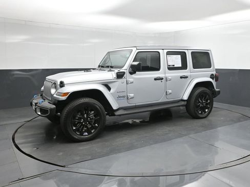 Used 2023 Jeep Wrangler Unlimited Sahara image 34