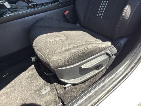 Used 2025 Hyundai Elantra SEL FWD image 17