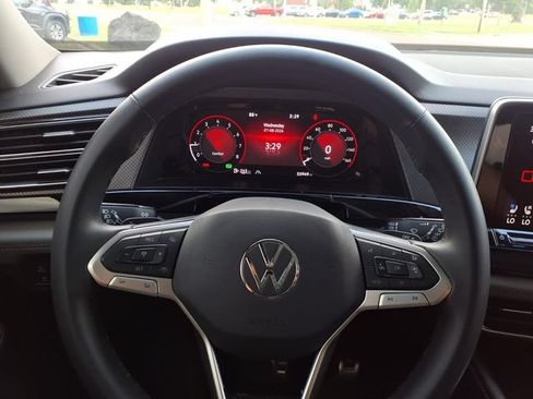 Used 2024 Volkswagen Atlas Peak Edition SE AWD/4WD image 10