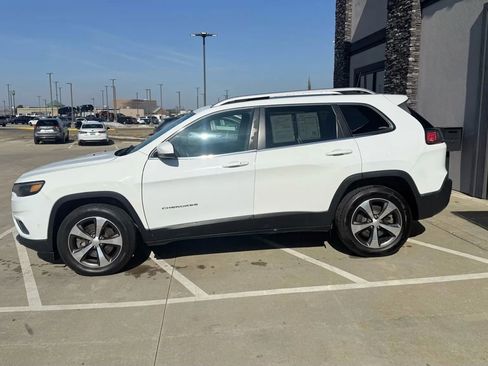 Used 2019 Jeep Cherokee Limited w/ Technology Group image 3