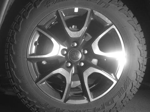 Used 2025 Jeep Compass Trailhawk AWD/4WD image 14