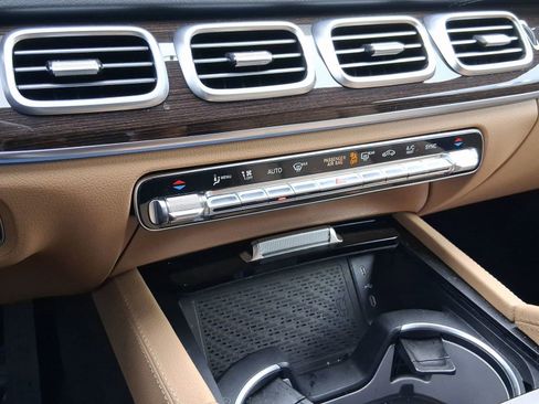 Used 2025 Mercedes-Benz GLS 450 4MATIC image 25