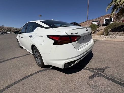 Used 2024 Nissan Altima 2.5 SV FWD image 3